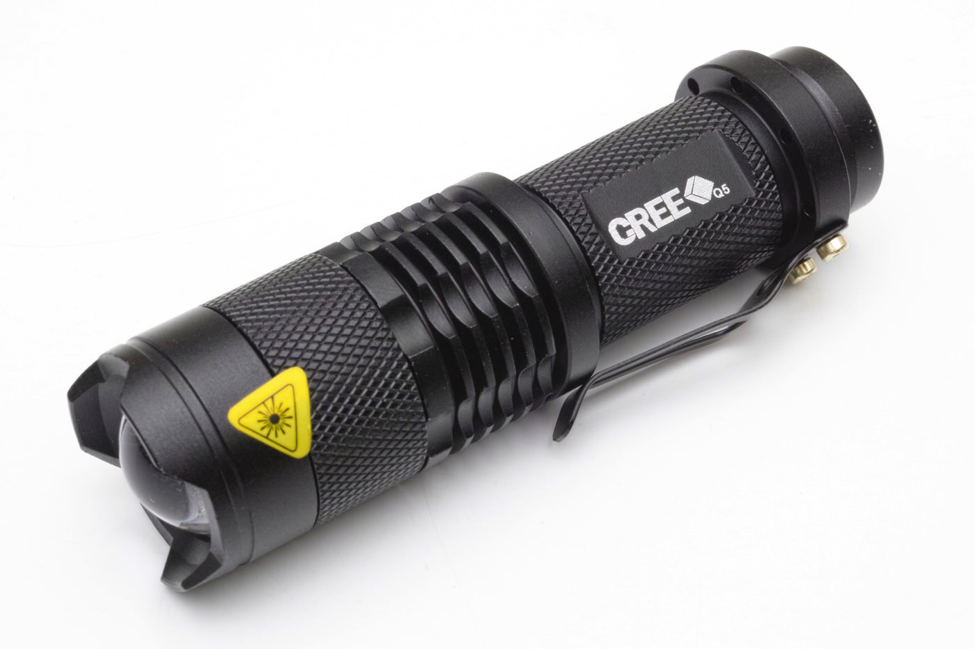 俺絶賛「UltraFire CREE Q5 LED ハンディライト ズーム機能付き」300円 