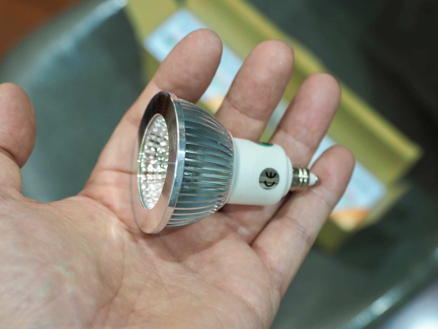 Replacement of halogen lamp with led light 00006