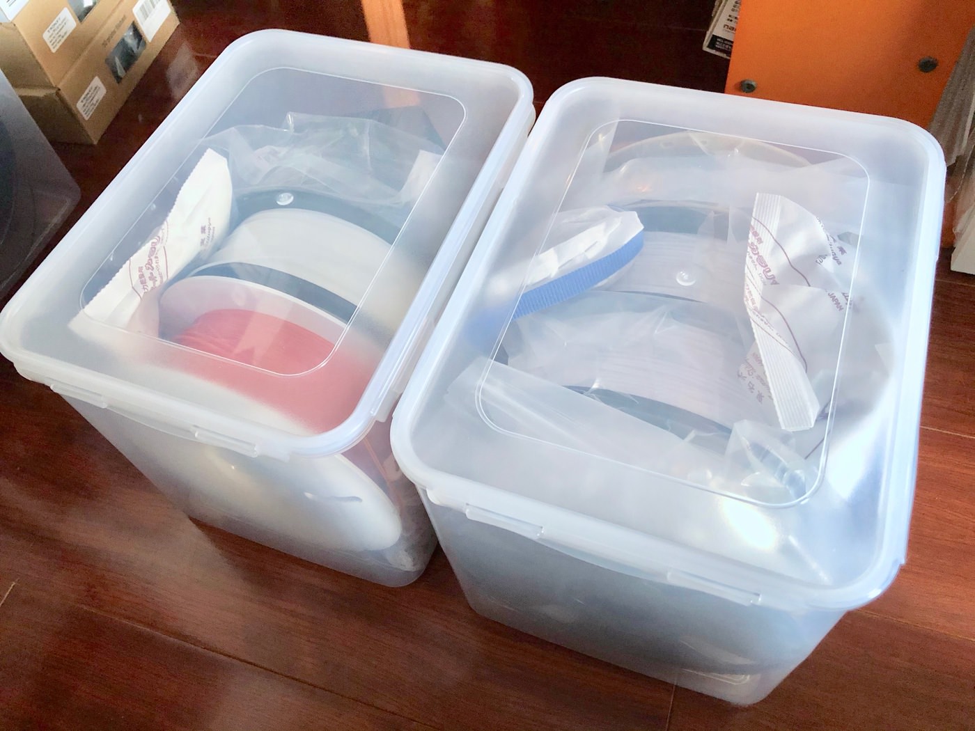 A dry box with a filament delivery function made using an airtight container from daiso 00026